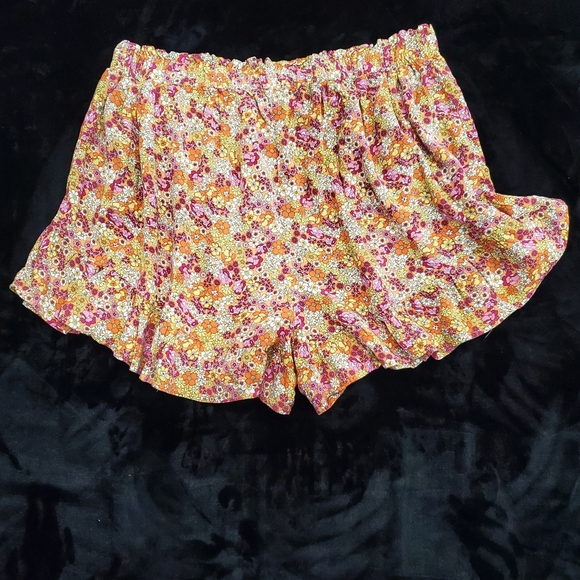 Floral Print Shorts - Picture 4 of 9